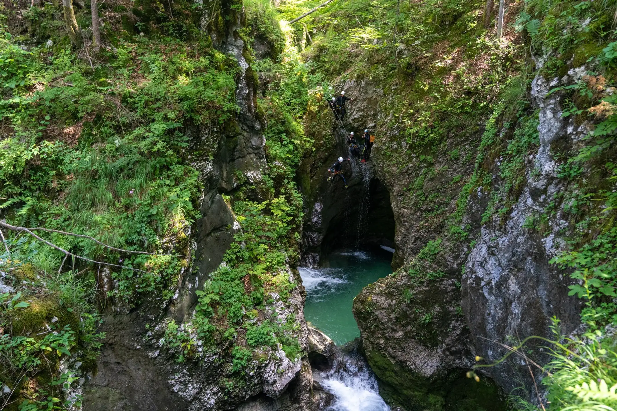 Skupina při canyoningové akci